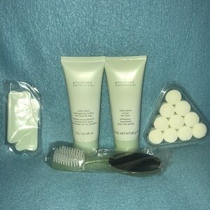 MARY KAY PRIVATE SPA COLLECTION Mint Bliss pedicure kit double zip travel case